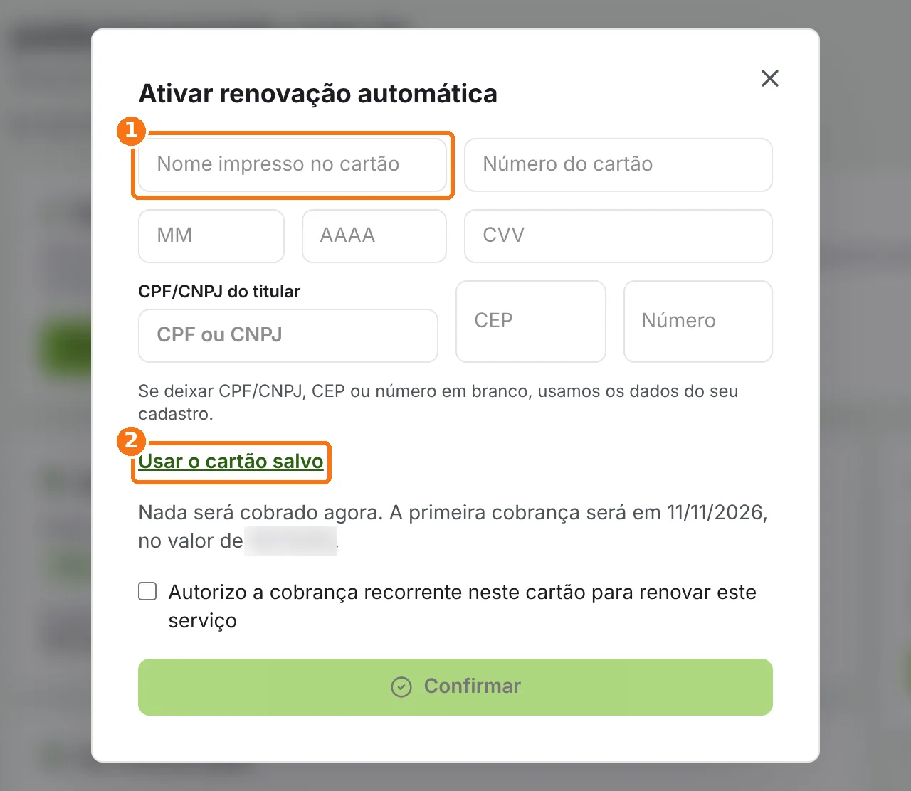 Janela de renovação automática com os campos do novo cartão e o link Usar o cartão salvo destacados