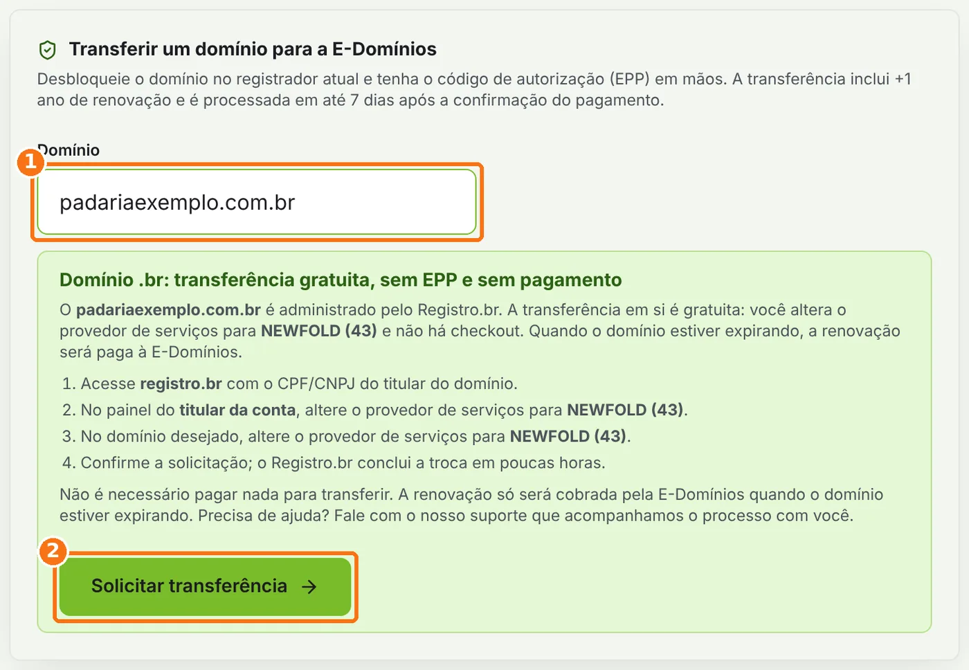 Formulário de transferência com um domínio .br digitado, as orientações do Registro.br e o botão Solicitar transferência destacados